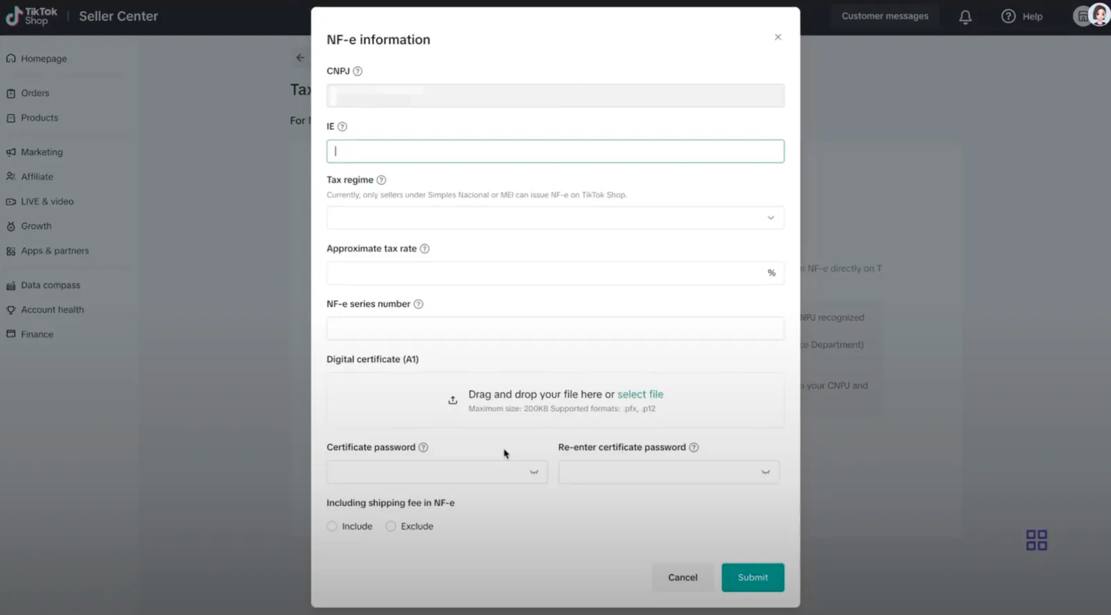 Tela do TikTok Shop no passo 2: Abra o formulário "NF-e information". O CNPJ já vem travado da sua conta. Preencha o IE, escolha o regime tributário — a própria tela avisa que só Simples Nacional e MEI emitem NF-e ali —, informe a alíquota aproximada e o número de série da NF-e. Use uma série exclusiva deste canal, para não colidir com a numeração do seu ERP.